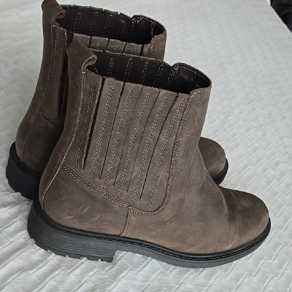 Clarks Women's Brown Ankle Chelsea Slip On Boots
